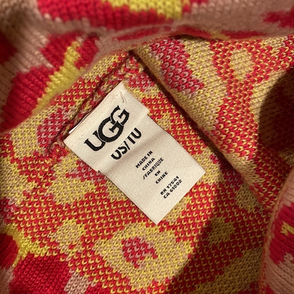 UGG Leonarra Pom Pom Beanie, NWT - Picture 5 of 9